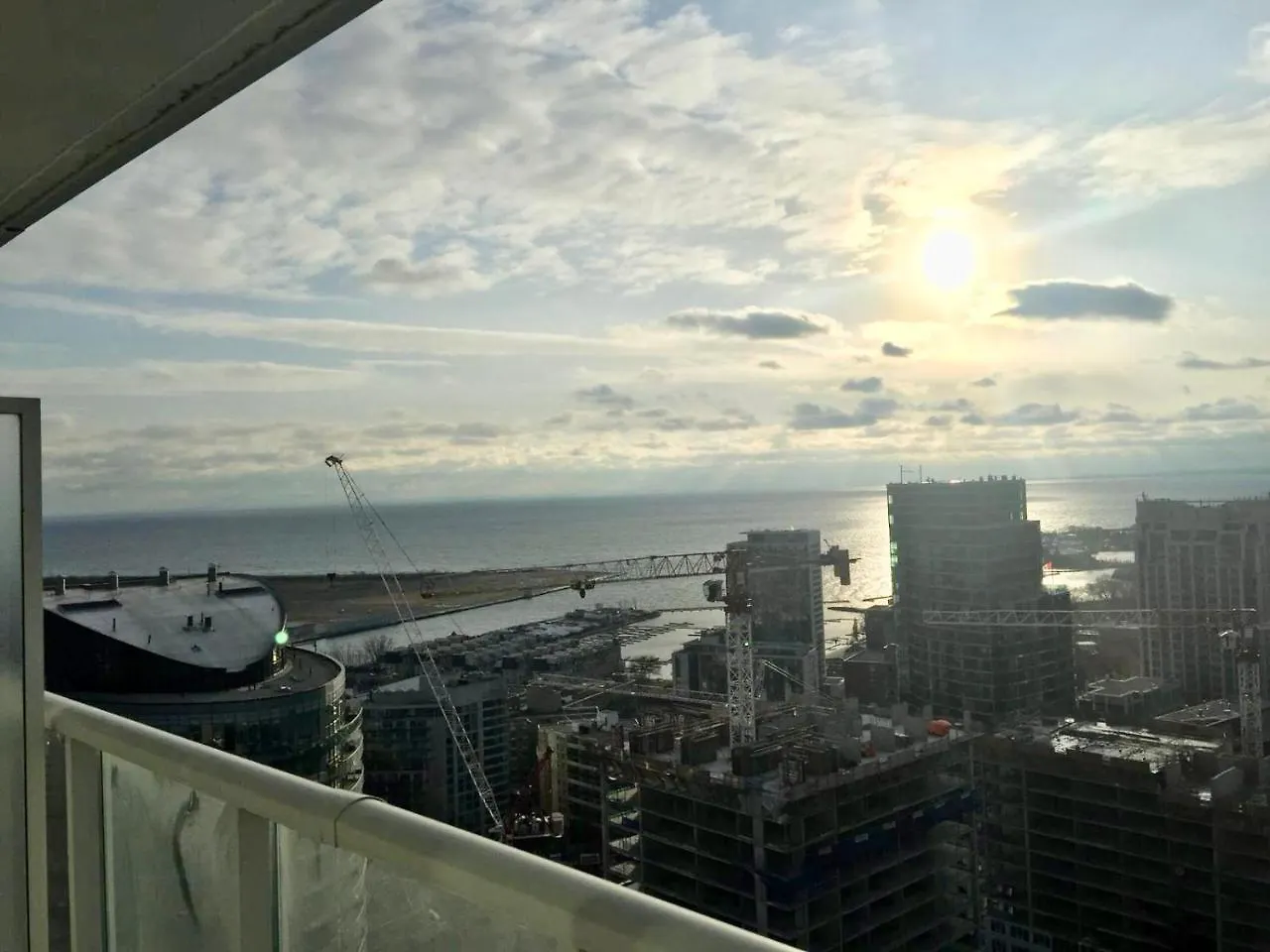 Simply Comfort. Amazing Downtown Apartments Toronto Canada